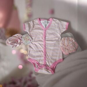 Onesie Royal Wear onesies/hat & booties  pink yellow NWT 3-6 months 100%…